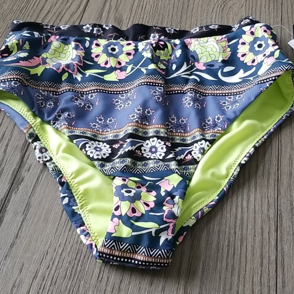 Highwaisted swim bottoms⛱ new w/ tag ⛱
